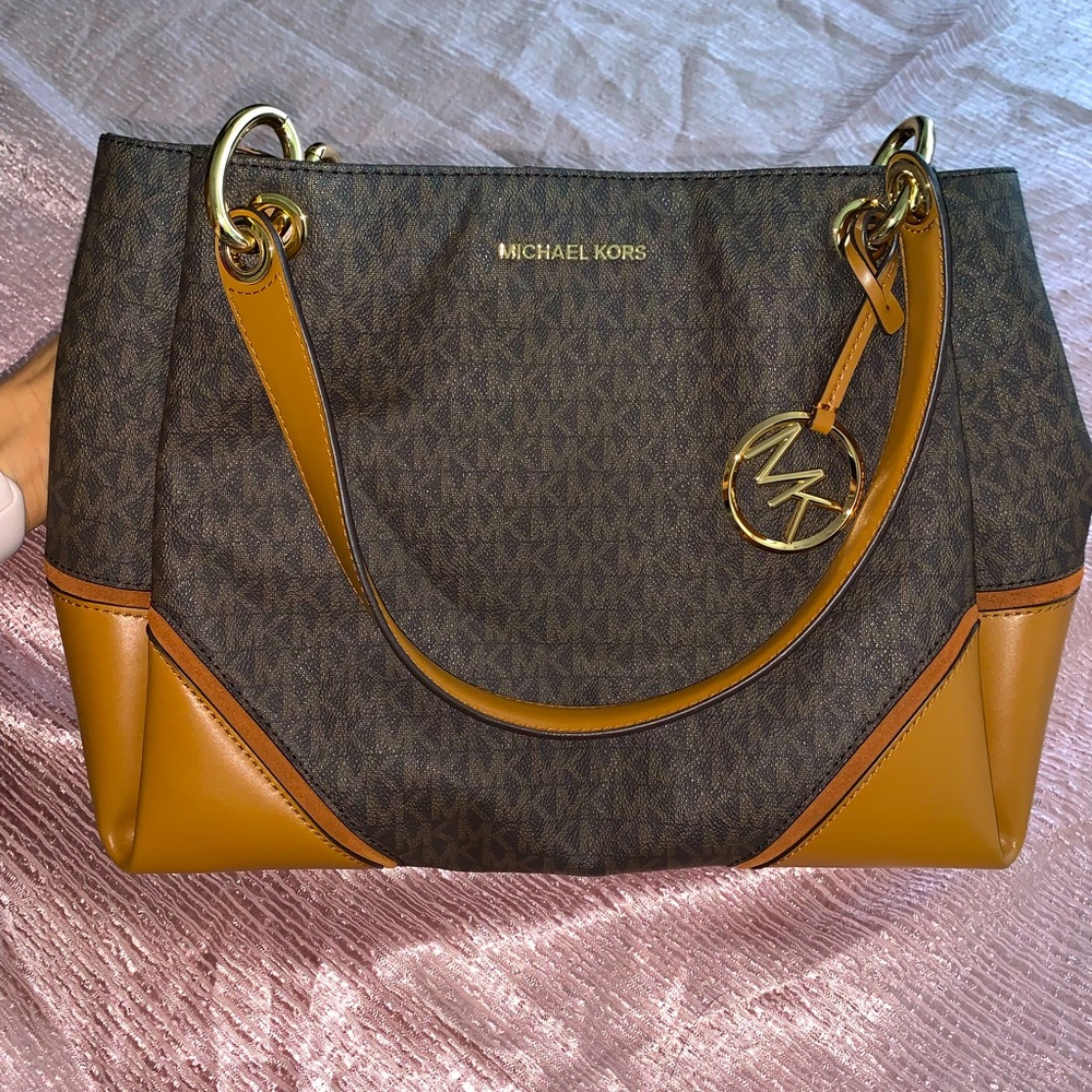 Micheal kors purse